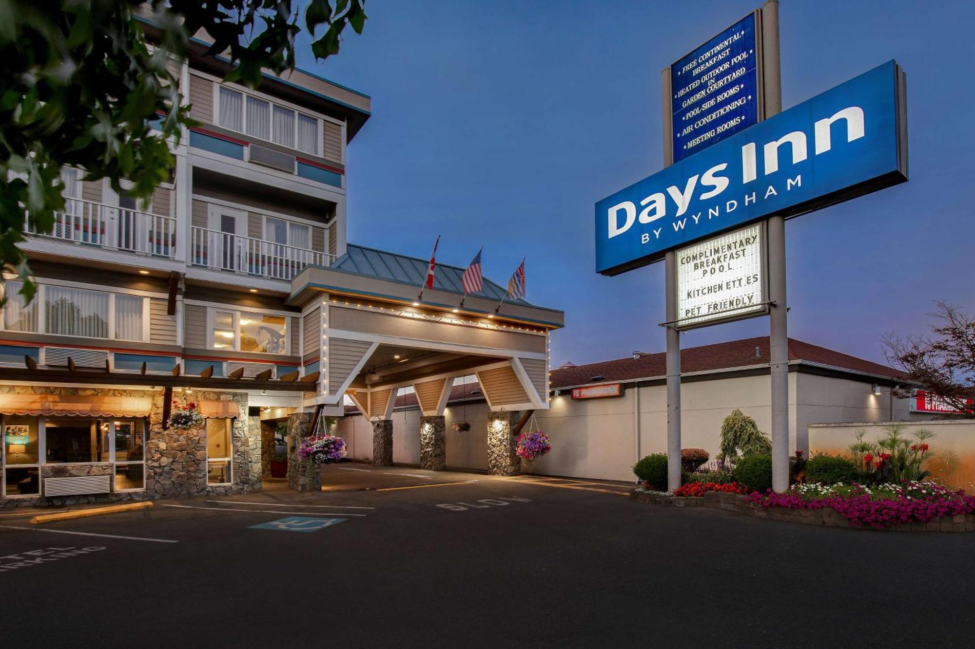 Days Inn By Wyndham Victoria Airport Sidney Exterior photo